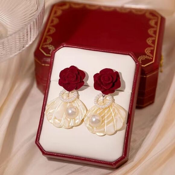 🔅🆕🔅🌹 Elegant Baroque Shell Pearl Rose Earrings 🔅🌹🔅 - Picture 1 of 8
